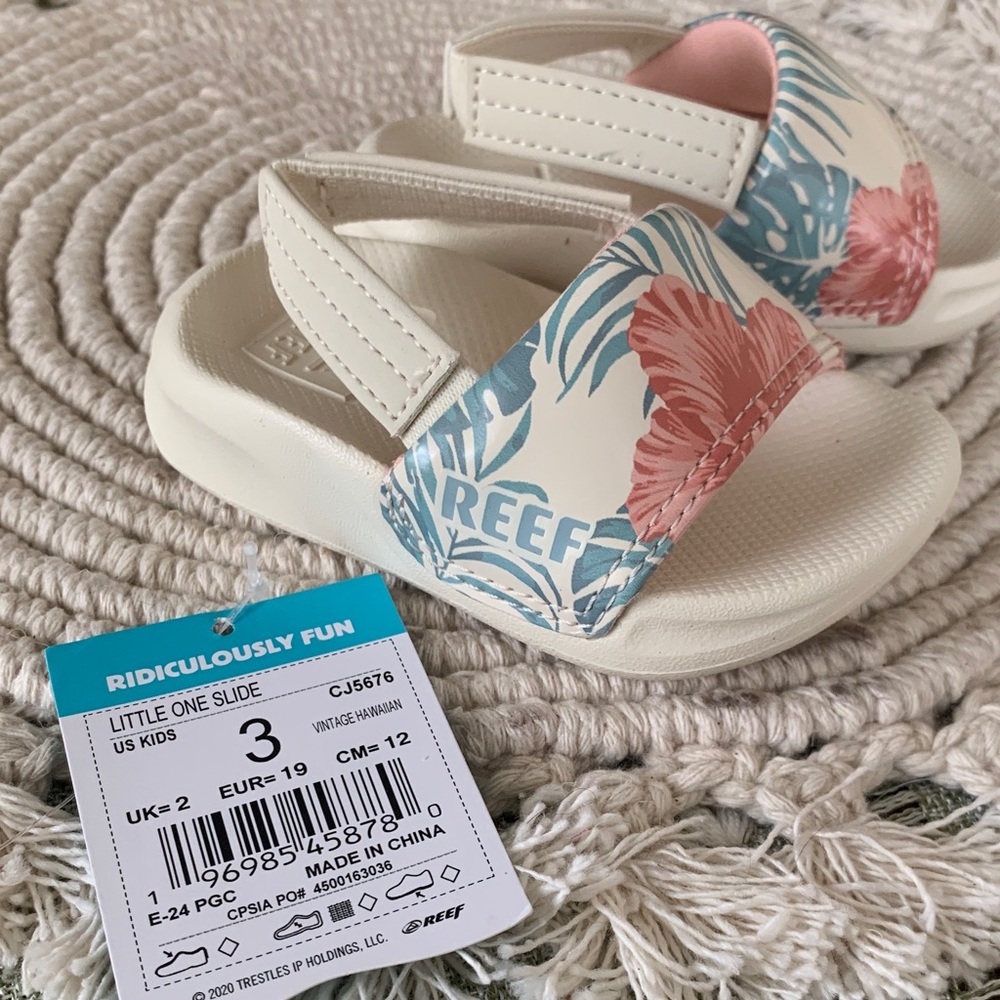 Reef 3C Kids Floral Sandals in Cream and Pink
